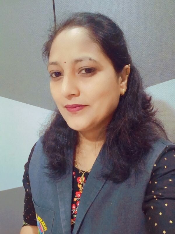 Tr Neeta Mehta, Class teacher of STD VI C